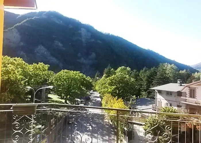 Parco Dei Castagni 아파트 *